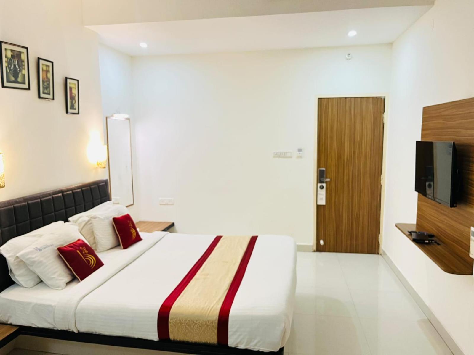 Hotel Grand Bee Bangalore Exterior photo