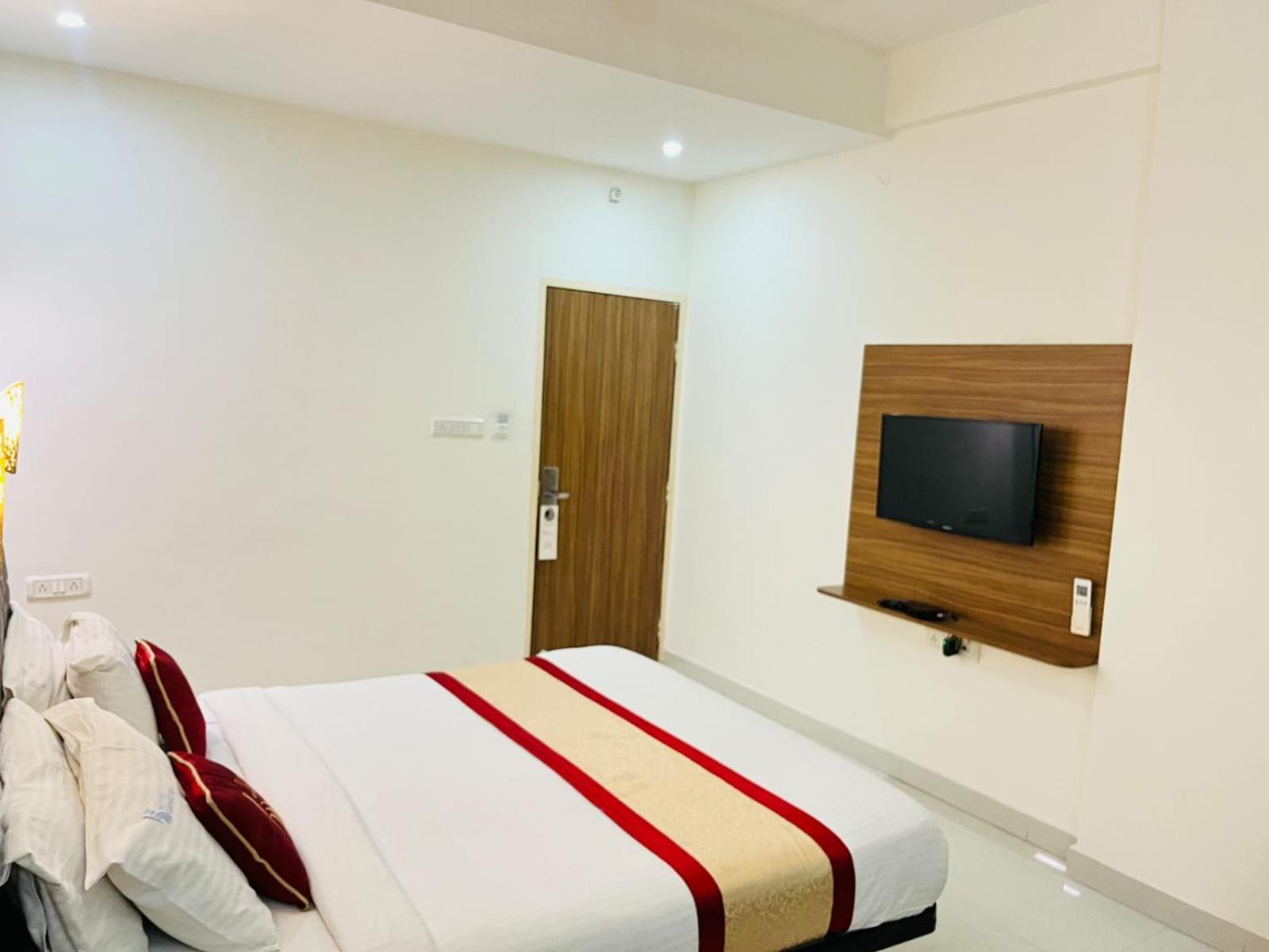 Hotel Grand Bee Bangalore Exterior photo