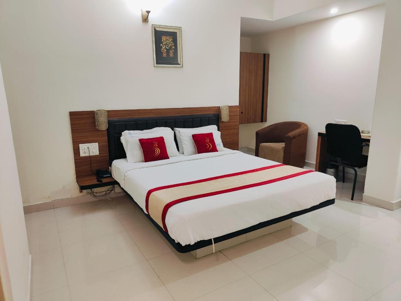 Hotel Grand Bee Bangalore Exterior photo