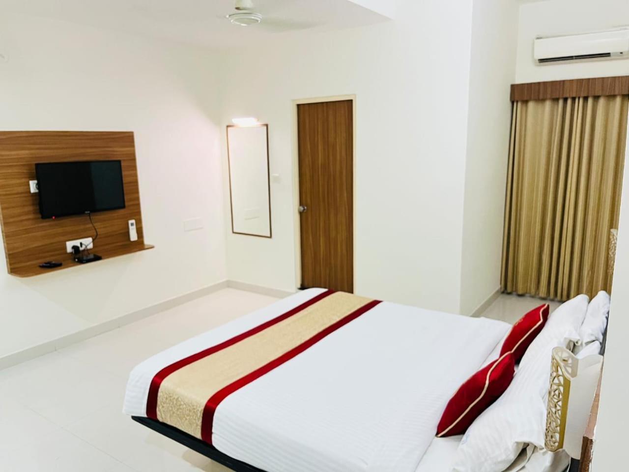 Hotel Grand Bee Bangalore Exterior photo