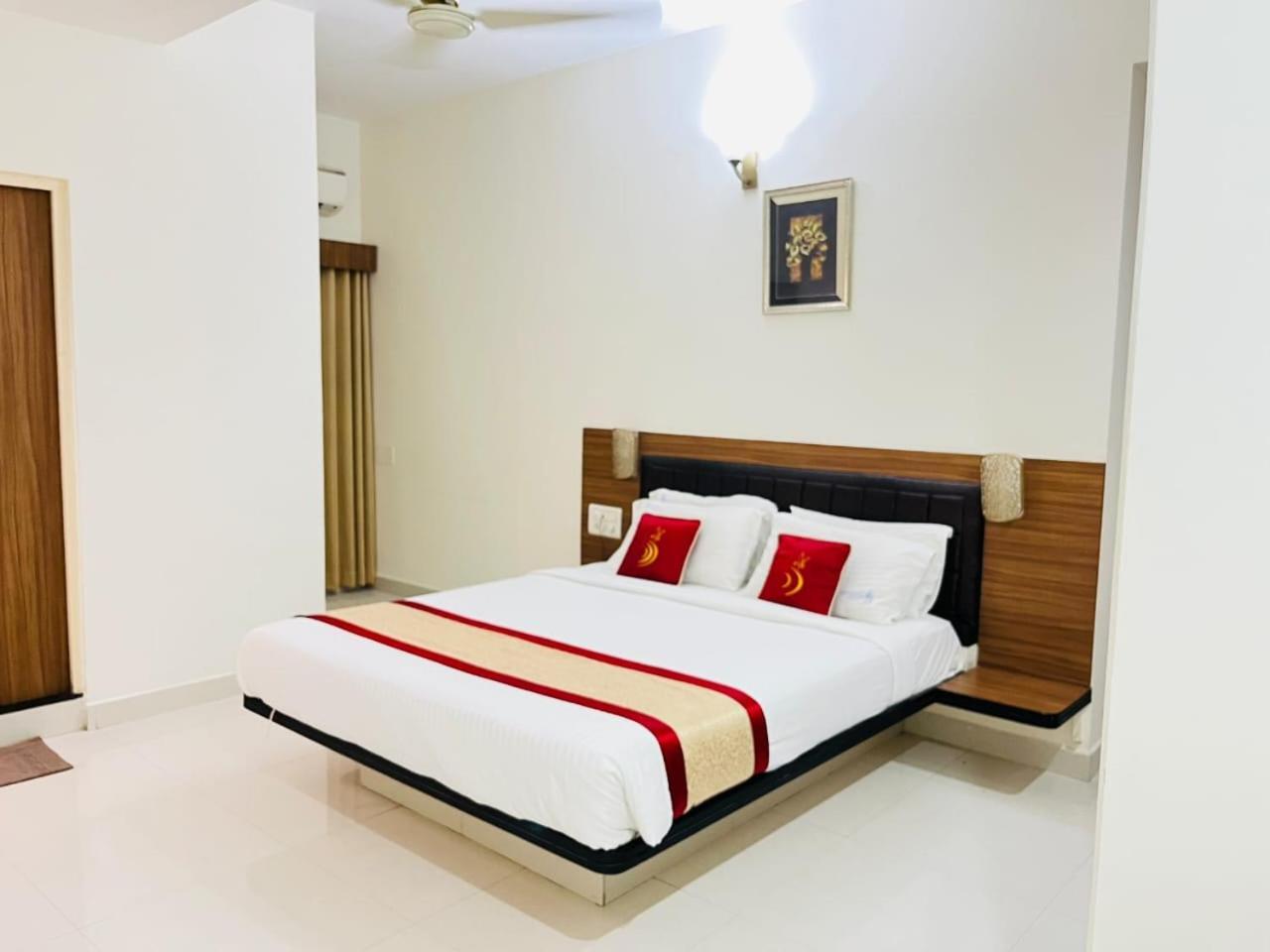 Hotel Grand Bee Bangalore Exterior photo
