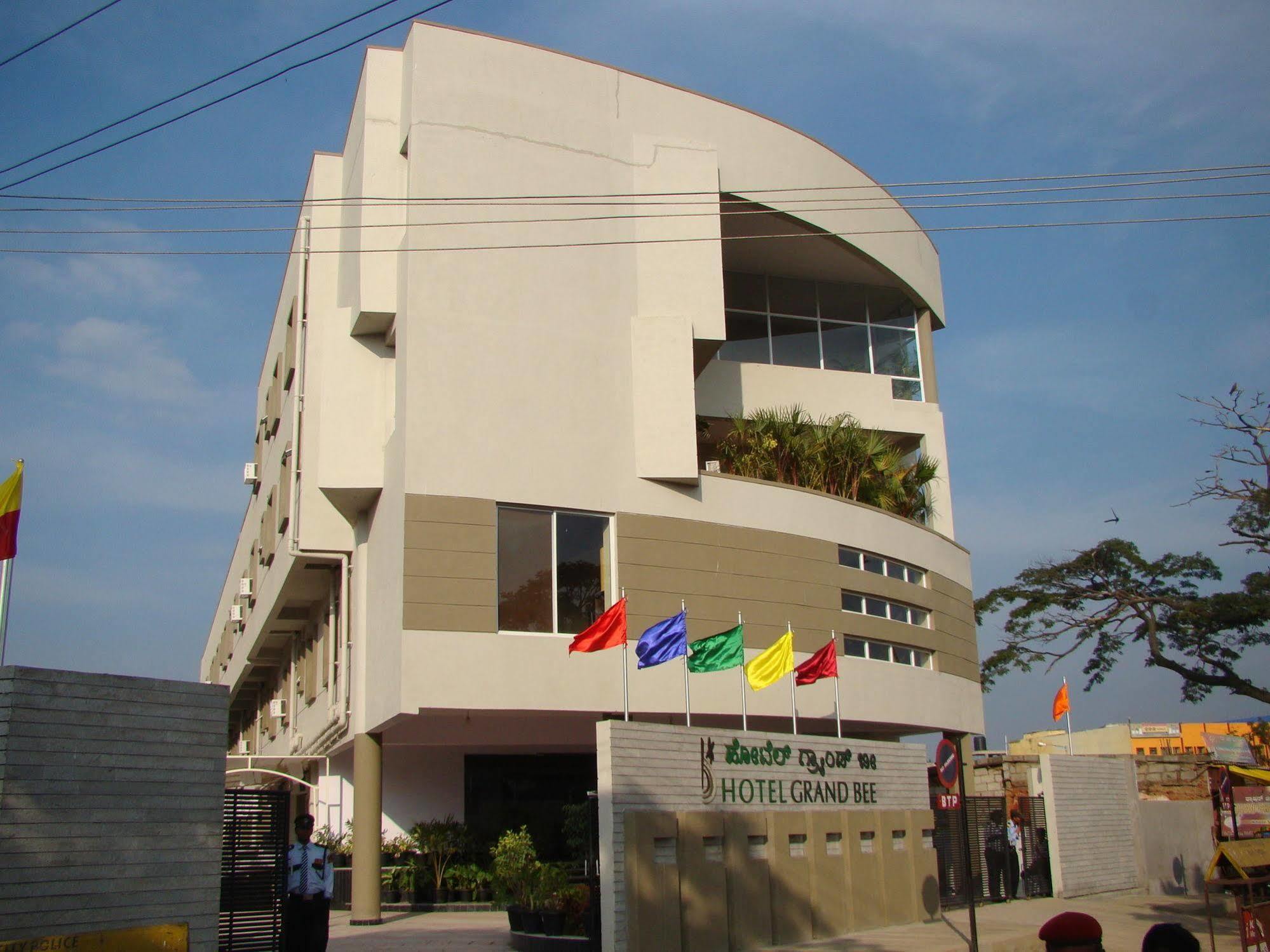 Hotel Grand Bee Bangalore Exterior photo