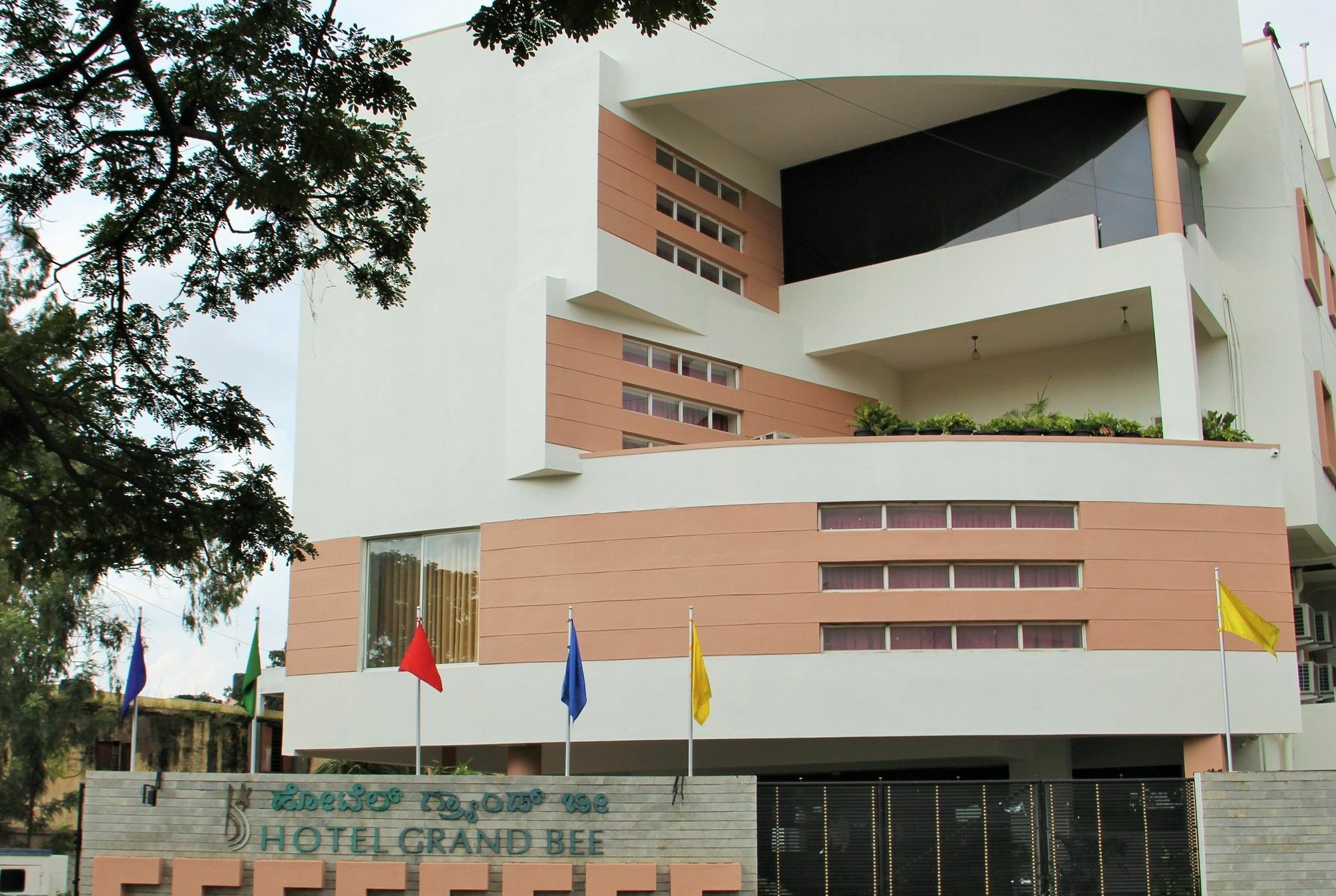 Hotel Grand Bee Bangalore Exterior photo